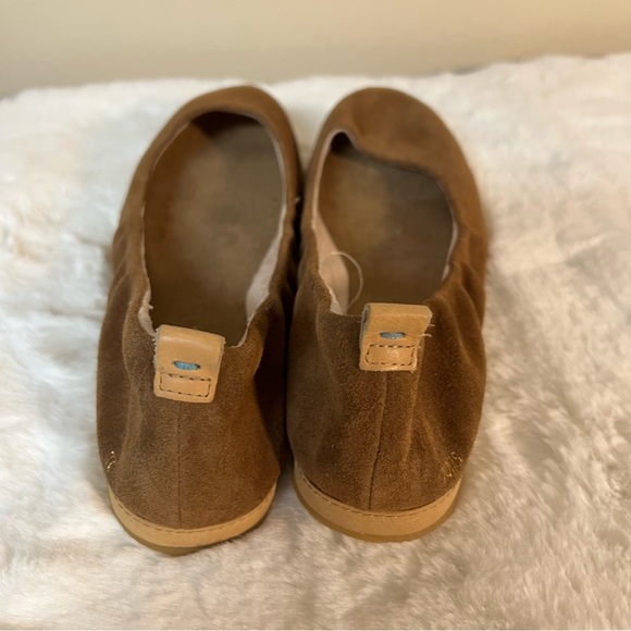 TOMS brown flats size 8.5,fit like a size 8. - Picture 4 of 6